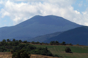 Dominant in het uitzicht vanuit Contignano is de Monte Amiata, een berg van 1800 meter hoog.