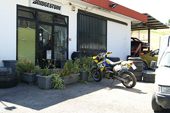 Garage bij het benzinestation van Gianni Masci in Contignano