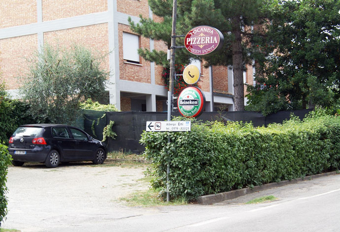 De Eni bar, tevens hotel en pizzeria in Contignano