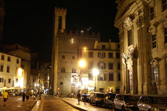 Schilderachtig centrum van Florence bij nacht