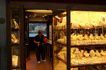 juwelierwinkel op de Ponte Vecchio in Florence