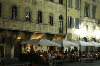 restaurant in Florence bij nacht