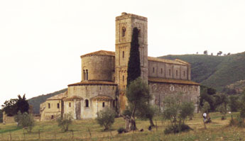 De abdij van Sant' Antimo in de vallei die leidt naar Montalcino.
