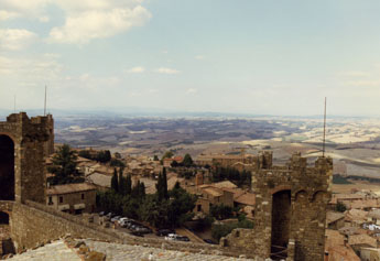 Vergezicht vanaf het kasteel van de wereldberoemde wijnstad Montalcino