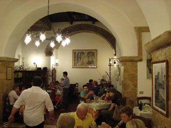 Binnen in het restaurant Bucca della Fate in Pienza