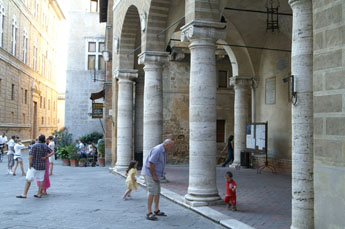 klik hier voor de gemeentesite van Pienza Toscane