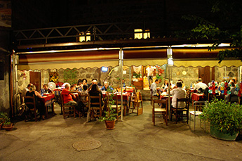 Restaurant 'La Grotta' in het centrum van Radicofani.