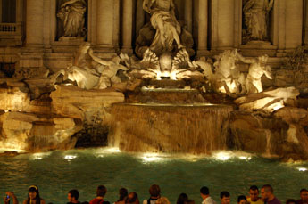 Rome: Trevi fontein in het donker