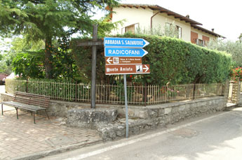 De weg naar Radicofani vanuit Contignano